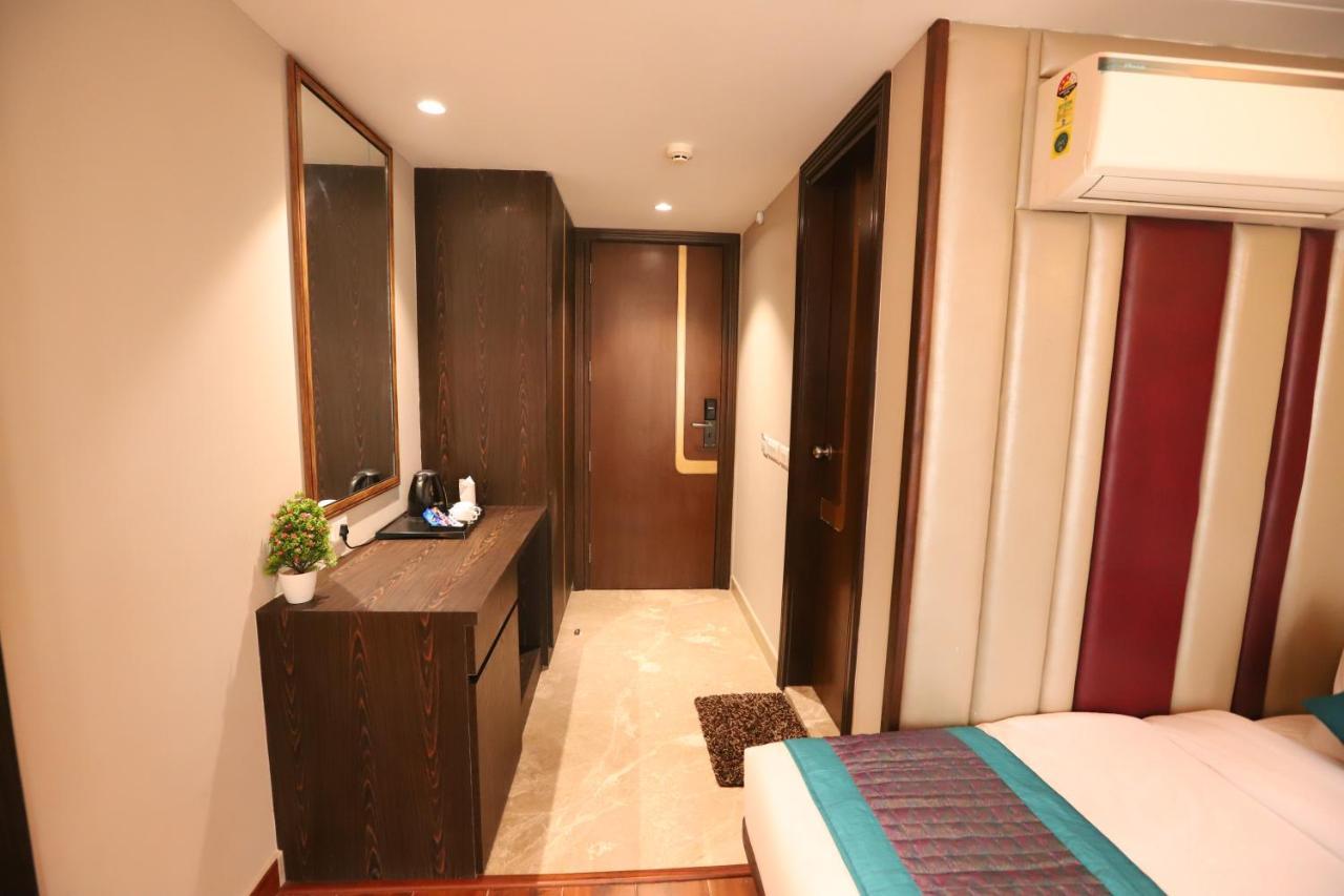 Hotel The Magic Tree - Paharganj New Delhi Bagian luar foto