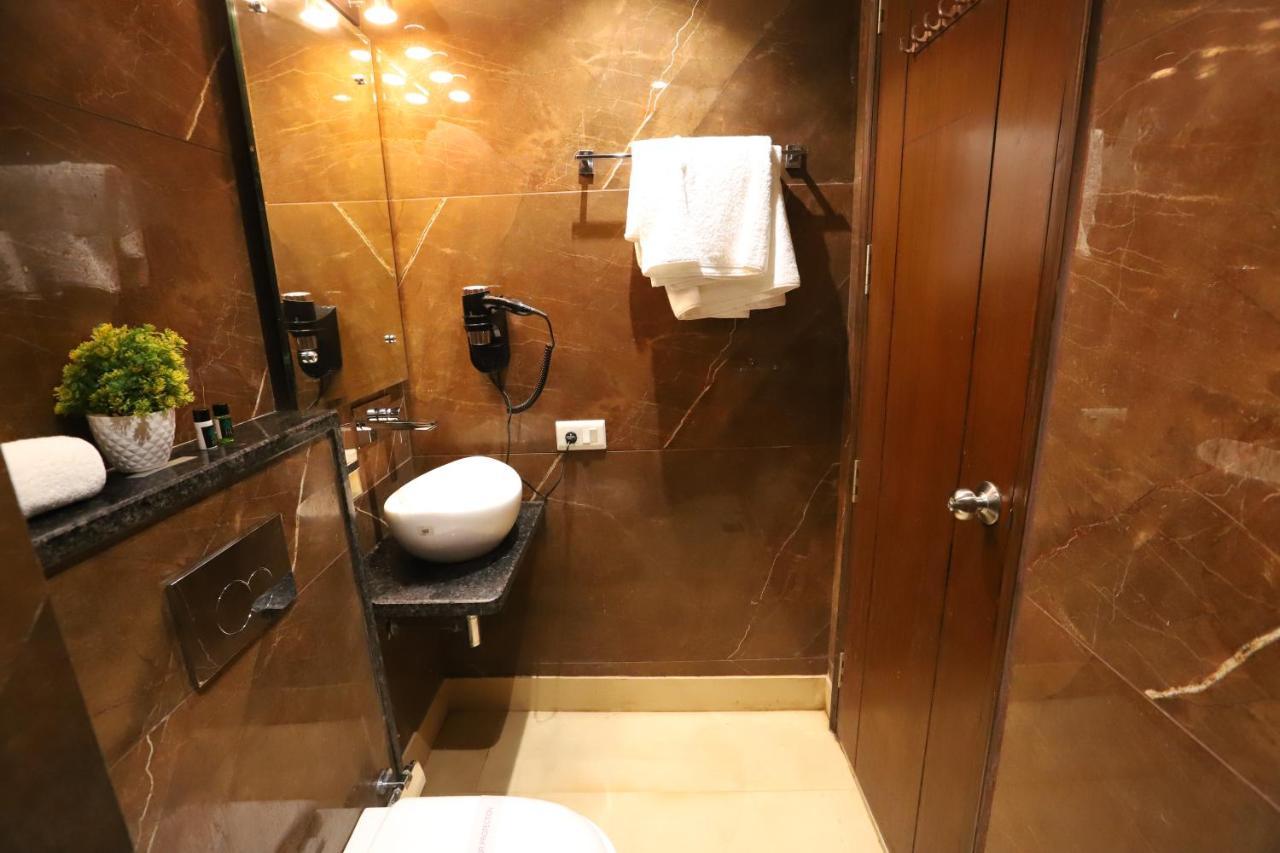 Hotel The Magic Tree - Paharganj New Delhi Bagian luar foto