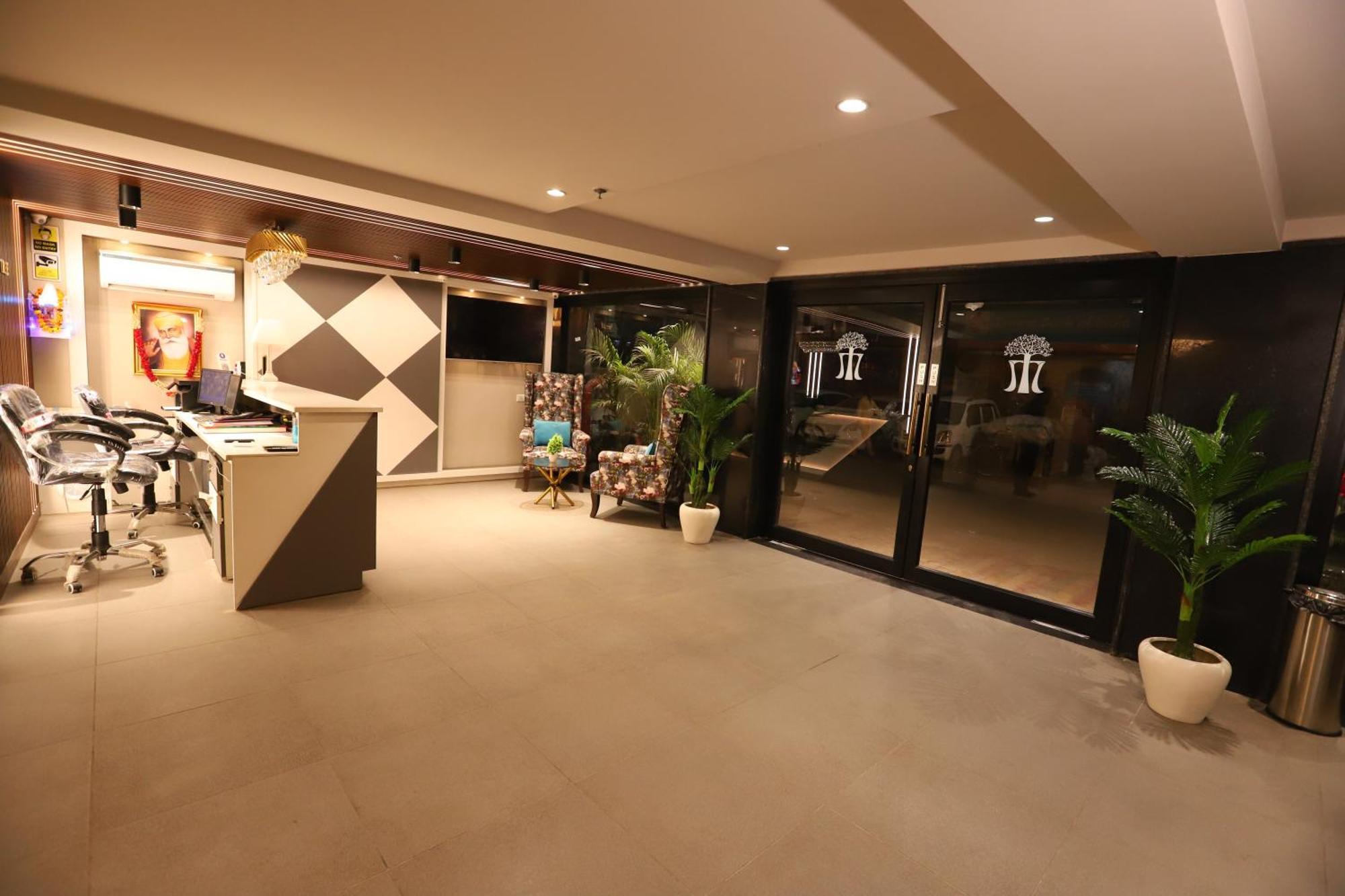 Hotel The Magic Tree - Paharganj New Delhi Bagian luar foto